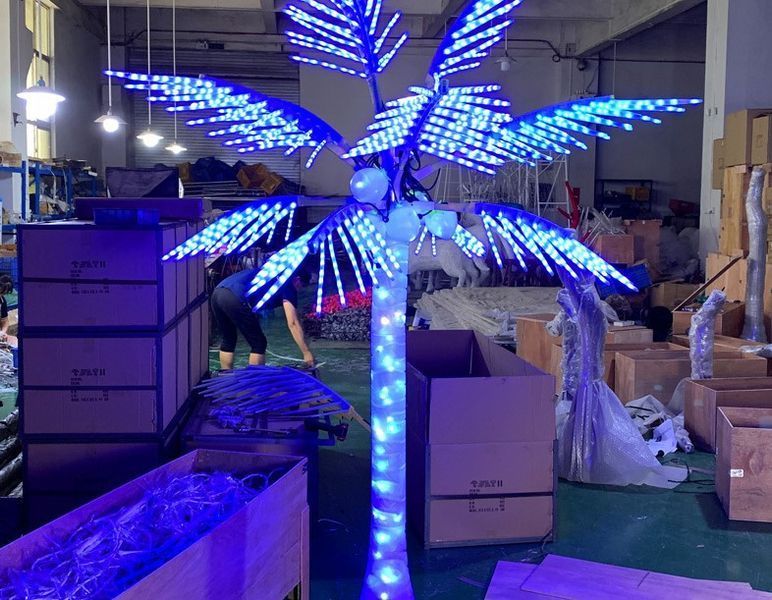 Вуличне Світлодіодне Дерево Пальма колір RGB з кокосами. габарити 2.5 * 2.0 метрів LJ-C012RGB 2.5m M.L. фото