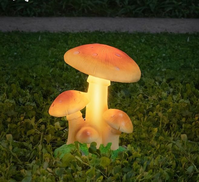 Садовая фигурка Грибы с LED подсветкой на солнечной батарее